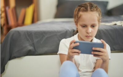 Schermtijd beperken zonder ruzie: hoe doe je dat als ouder?